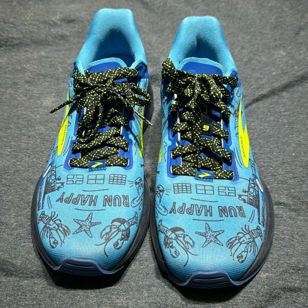 Brooks Launch size 7.5 women’s worn 2-3 times like new